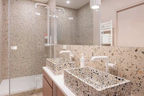 Shower, hair dryer, towels, shampoo