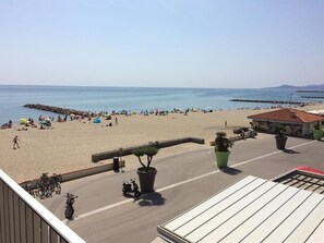 Beach - Seafront T3 apartment (4-6 people) (Saint-Cyprien)
