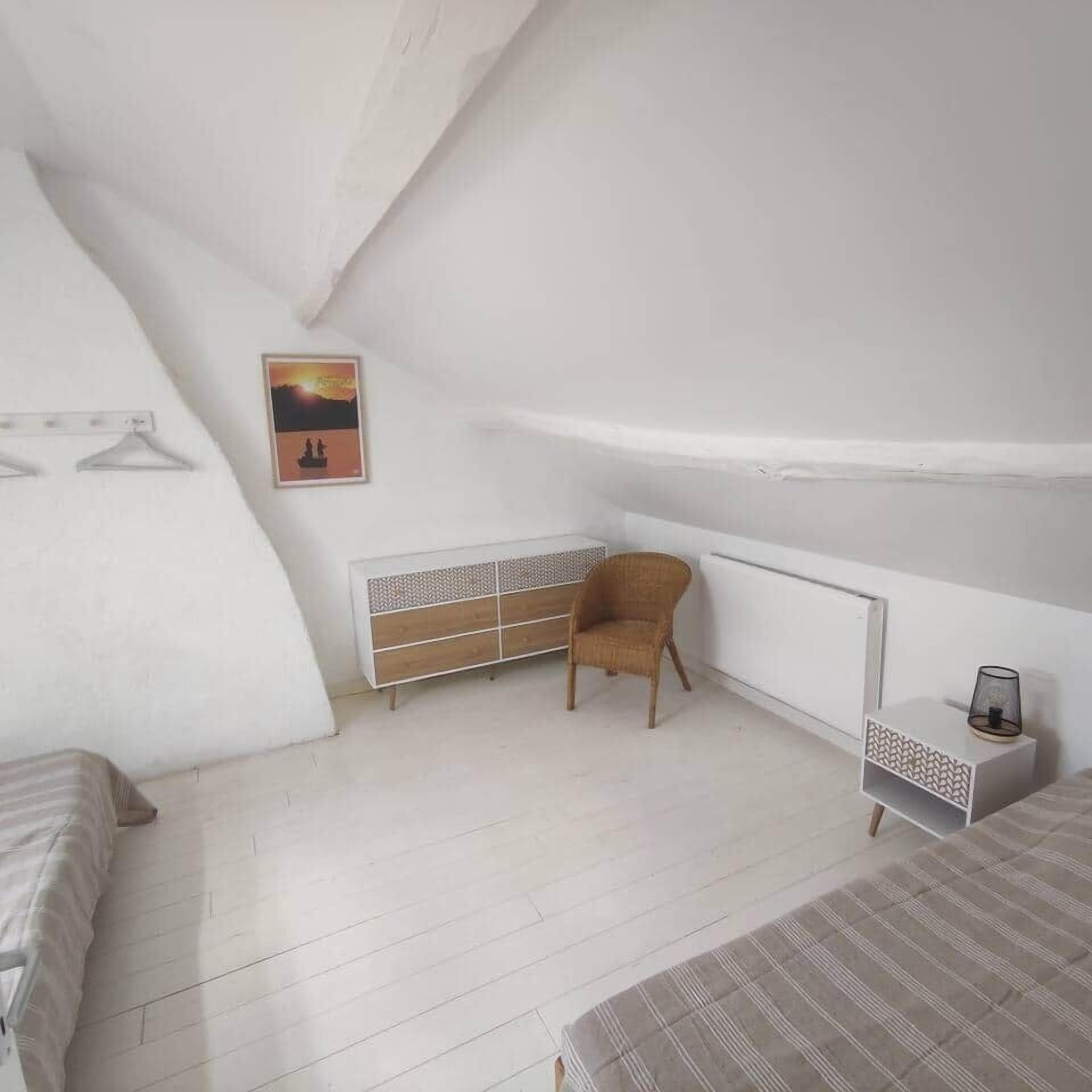 6 chambres, fer et planche à repasser, Wi-Fi