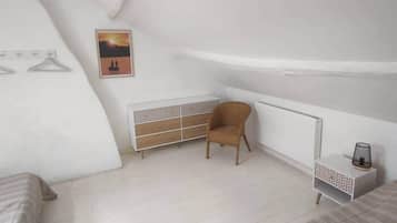 6 bedrooms, iron/ironing board, WiFi, wheelchair access