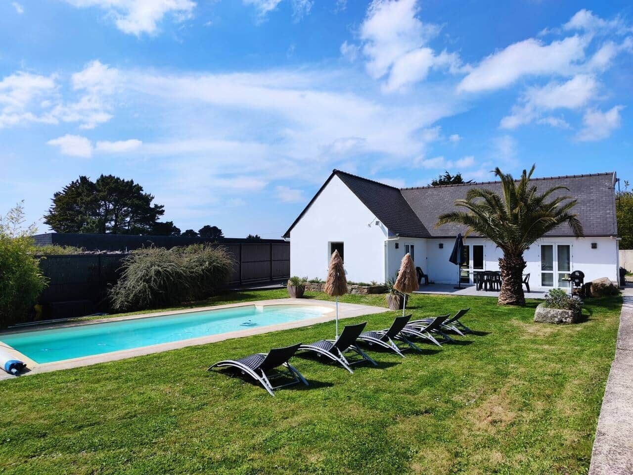 Lämmitetty uima-allas