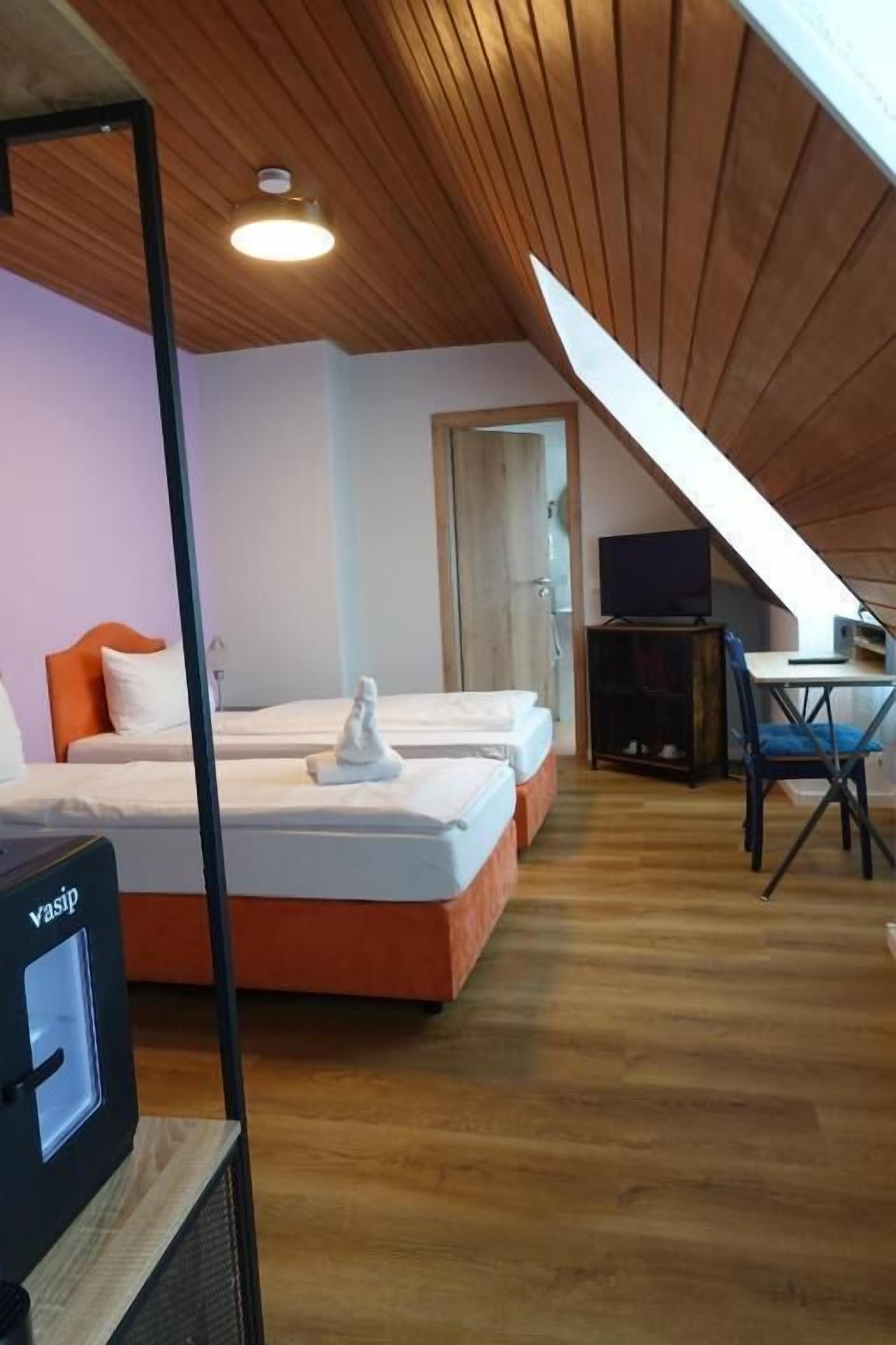 Twin Room | Free WiFi