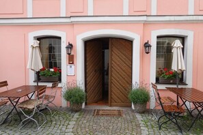 Outdoor dining - Hotel Birnbaum (Ansbach)