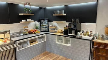 含每日吃到飽早餐