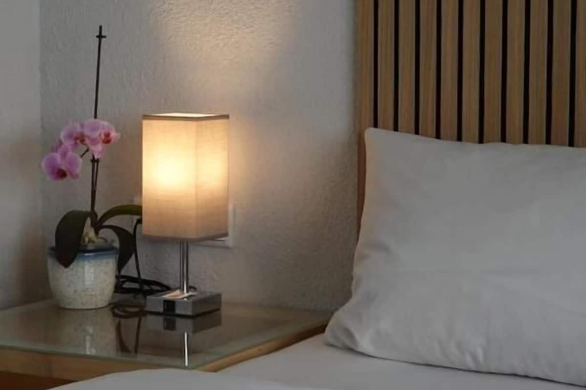 WiFi (free), bed sheets