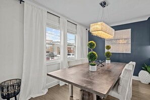 Dining - 3BR Home Close to NYC,EWR Airport & Safe Area (Union)