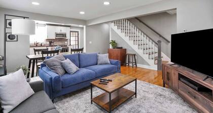 Cozy w Fenced Yard, Games & Walkable to Luray!