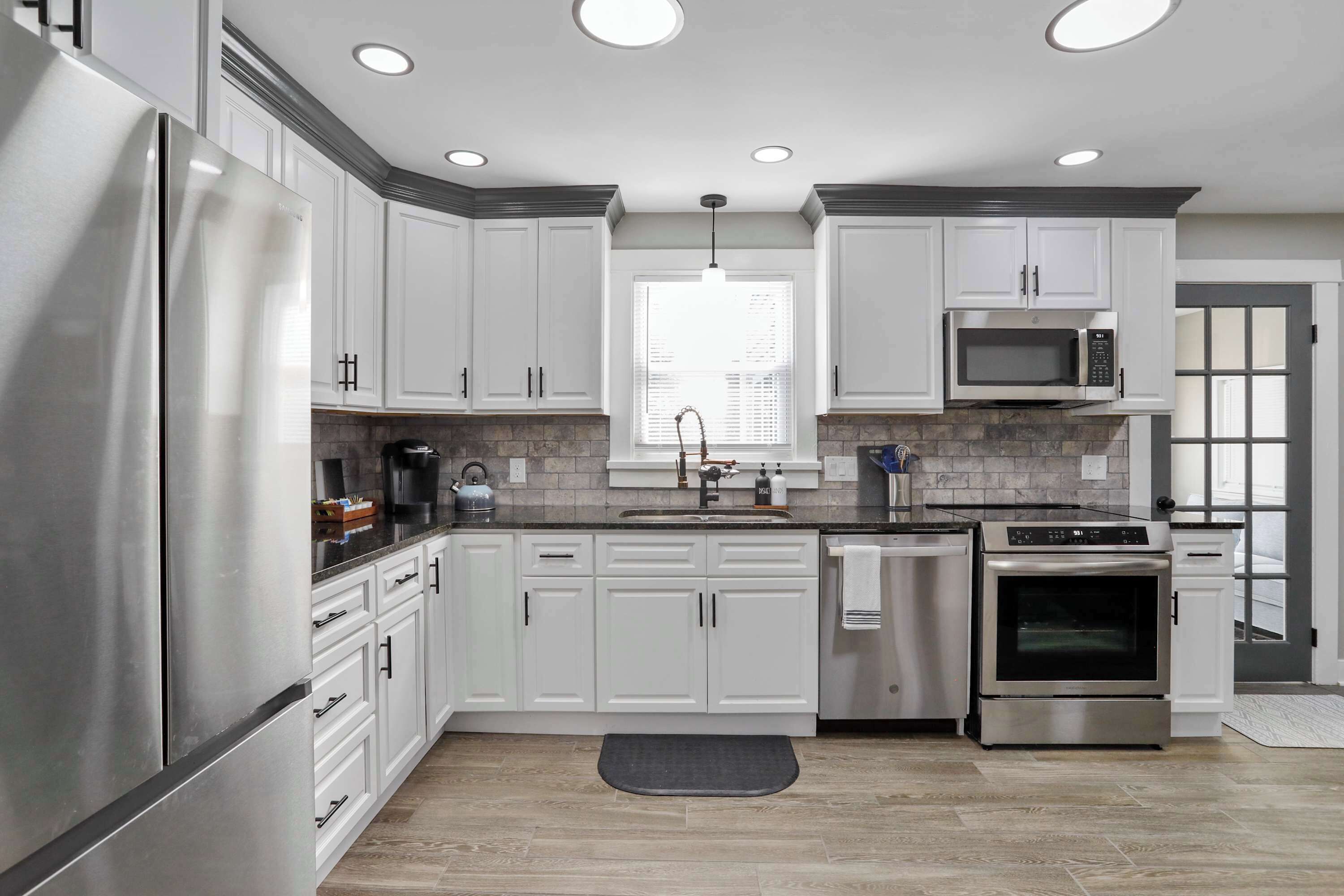 冰箱、微波炉、烤箱、炉灶