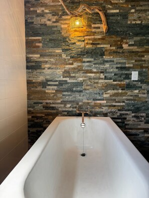 Shower, hair dryer, soap, toilet paper - Buena Vista Refugio Chiloé (Gamboa)