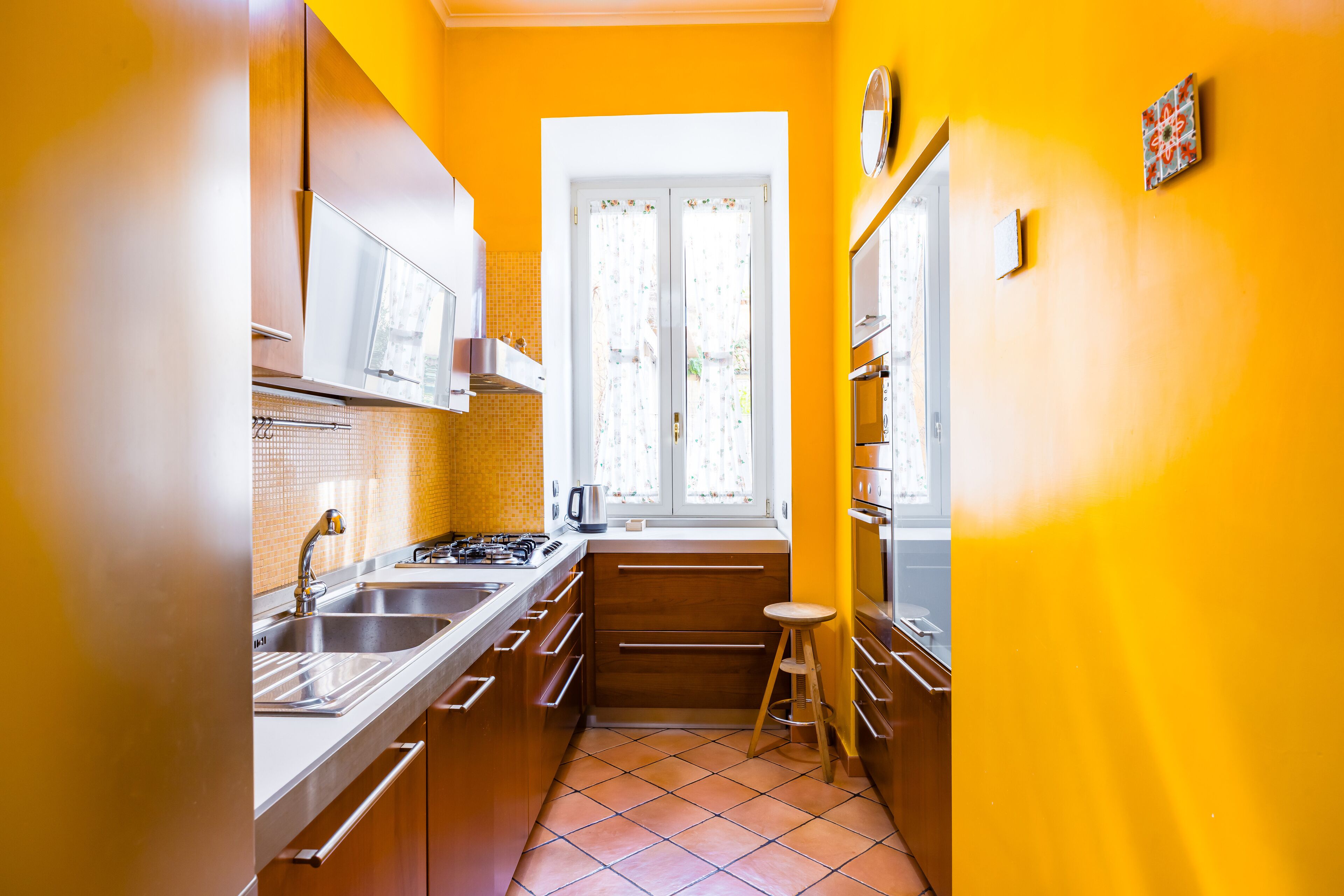 Frigorifero, forno, piano cottura, lavastoviglie