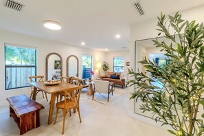 Interior - 5 Star Host I Fully Stocked l Hot Tub (West Palm Beach)