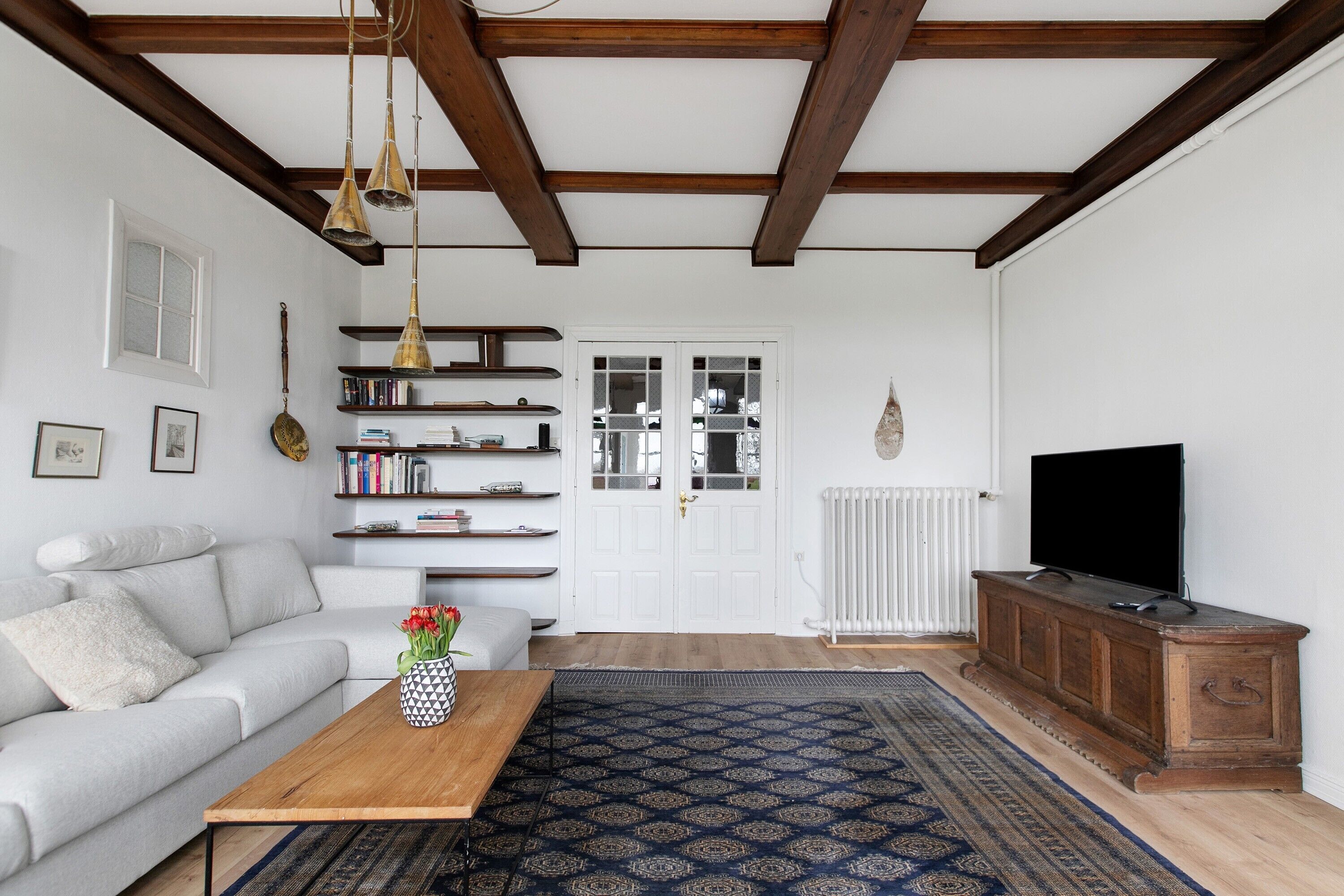 テレビ、DVD プレーヤー