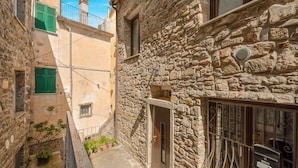 Property grounds - Nuance, beautiful things are created with colour, harmony and the positive feelings, all that is Nuance the ideal place for your holidays in Corniglia.Located in the centre of the most typical and unique village of Cinque Terre, Nuance will know pamper y (Vernazza)