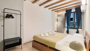 1 bedroom - Nuance, beautiful things are created with colour, harmony and the positive feelings, all that is Nuance the ideal place for your holidays in Corniglia.Located in the centre of the most typical and unique village of Cinque Terre, Nuance will know pamper y (Vernazza)