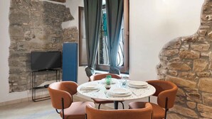Dining - Nuance, beautiful things are created with colour, harmony and the positive feelings, all that is Nuance the ideal place for your holidays in Corniglia.Located in the centre of the most typical and unique village of Cinque Terre, Nuance will know pamper y (Vernazza)