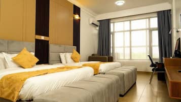 Quarto duplo luxo, vista para o jardim | Escrivaninha, espaço de trabalho para notebook, Wi-Fi de cortesia