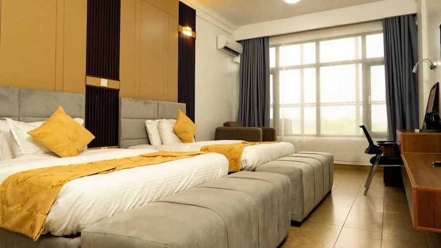 Julirose Hotel and Suites