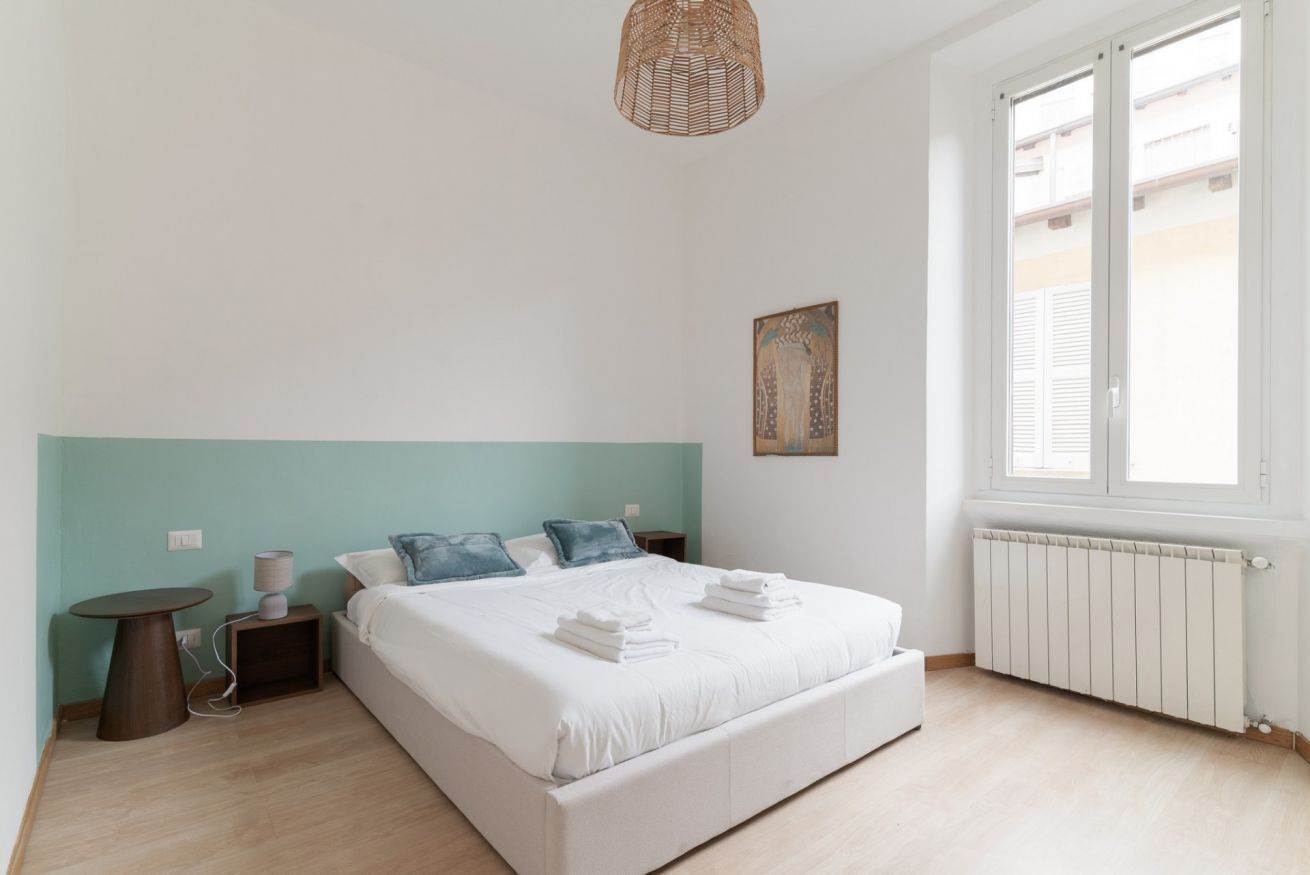 2 habitaciones y tabla de planchar con plancha 