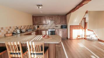 Dishwasher, cookware/dishes/utensils