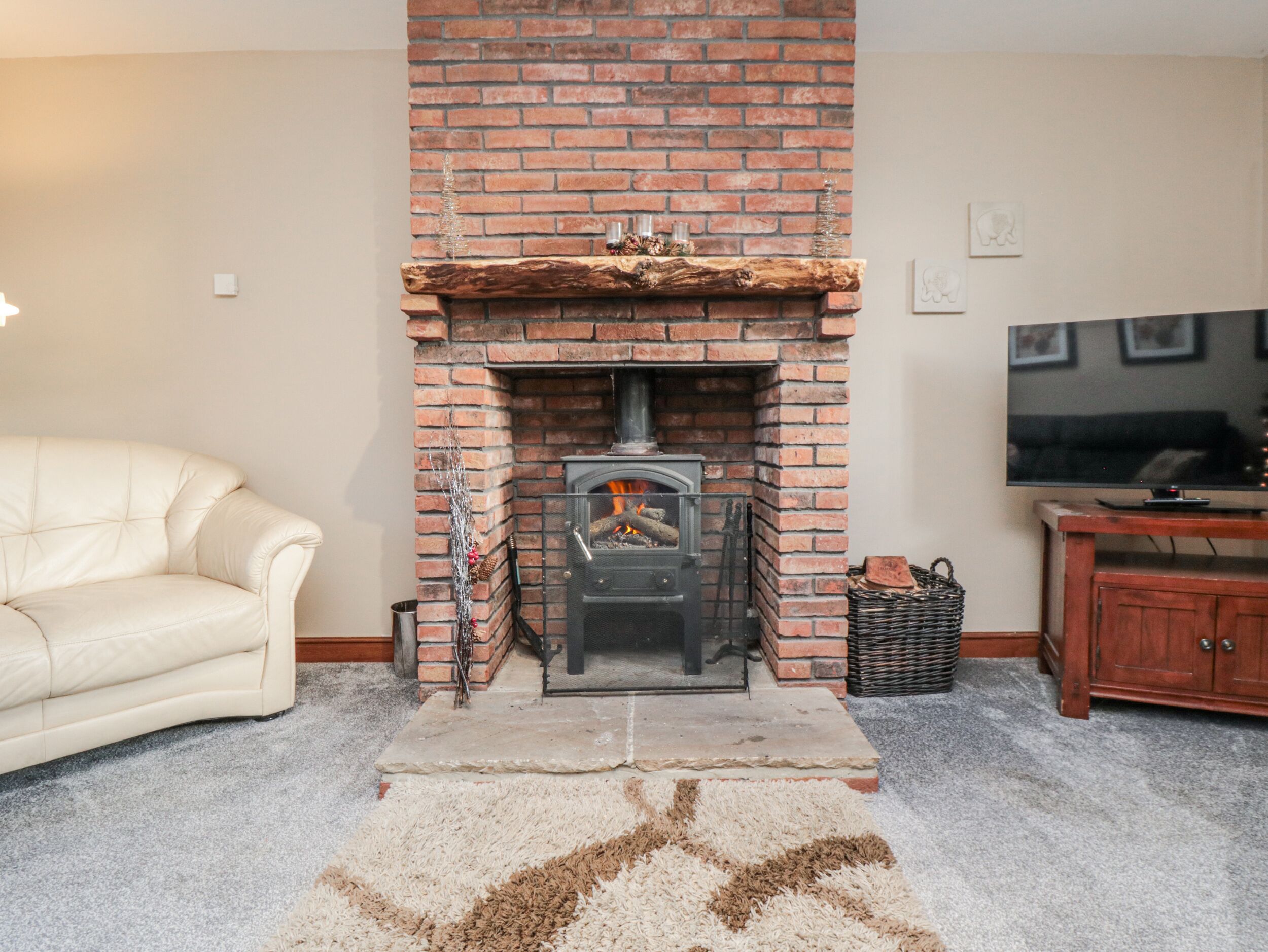 Cottage | Living area | Fireplace