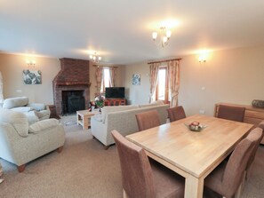 Cottage | Dining - Pasture View (Whitby)