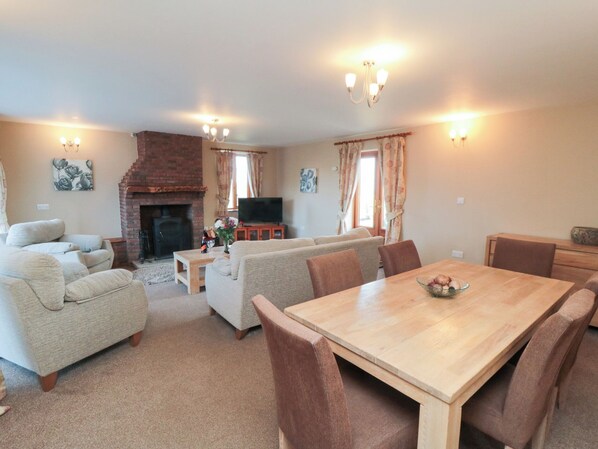 Cottage | Dining