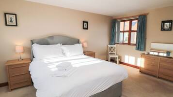 Cottage | 2 bedrooms, individually decorated, individually furnished, free WiFi