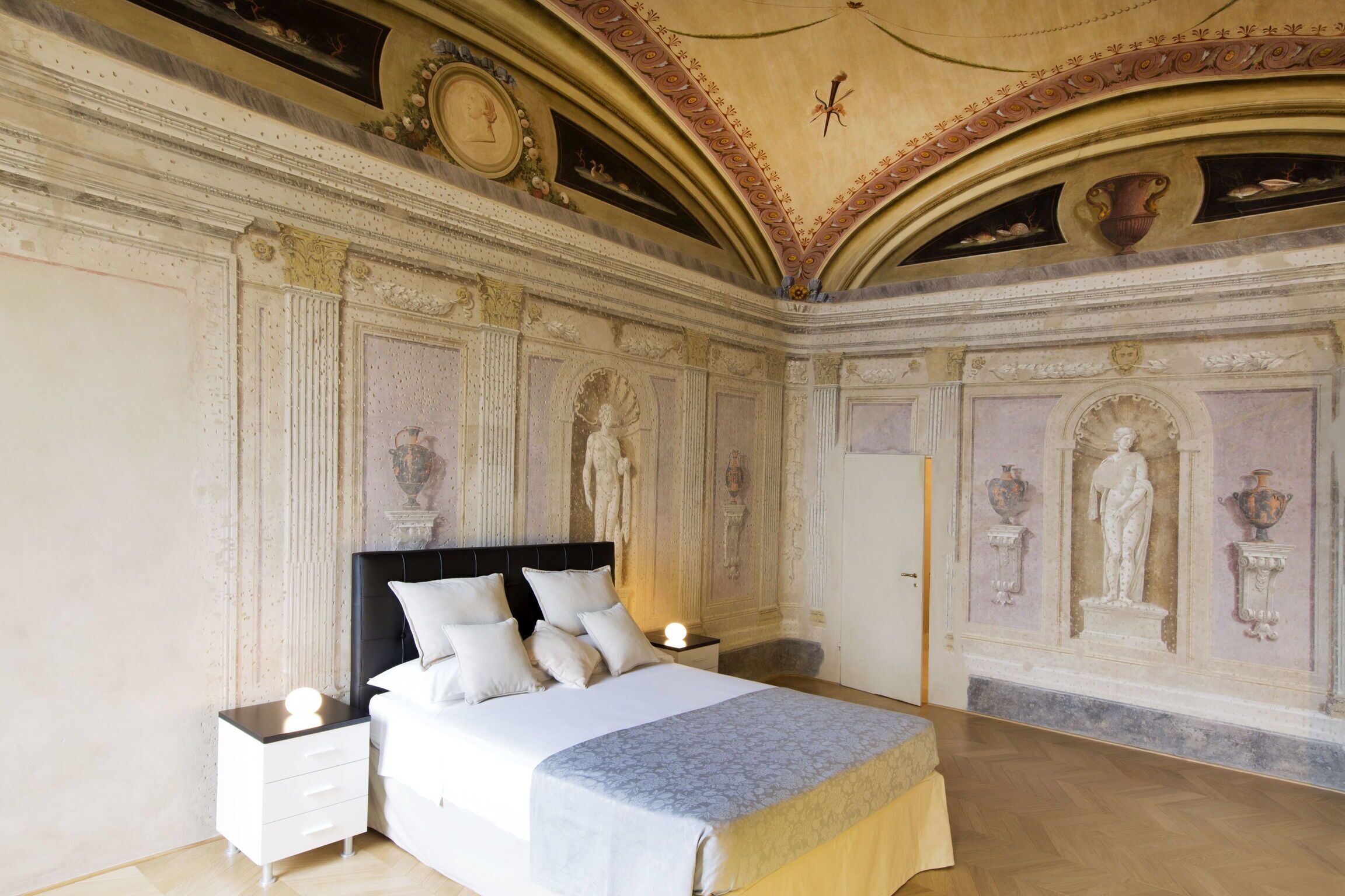 1 bedroom, bed sheets