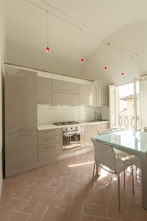 Fridge, microwave, oven, stovetop - Appartamento Imperiale (Cortona)