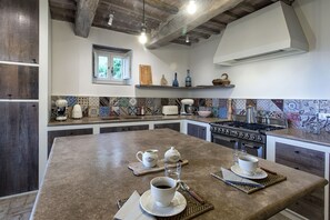Fridge, microwave, oven, stovetop - Tenuta Pomona (Cortona)