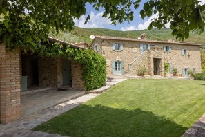 Front of property - Tenuta Pomona (Cortona)