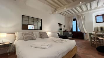 1 habitación y ropa de cama