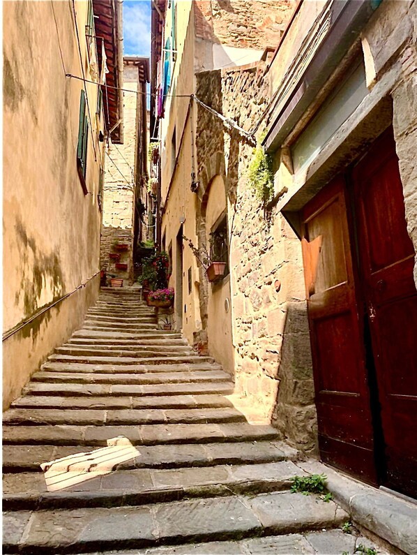 Apartment (1 Bedroom) | Front of property - Vicolo Della Scala Rooms - Il Sole (Cortona)