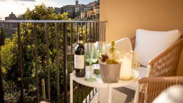 Apartment (3 Bedrooms) | Balcony