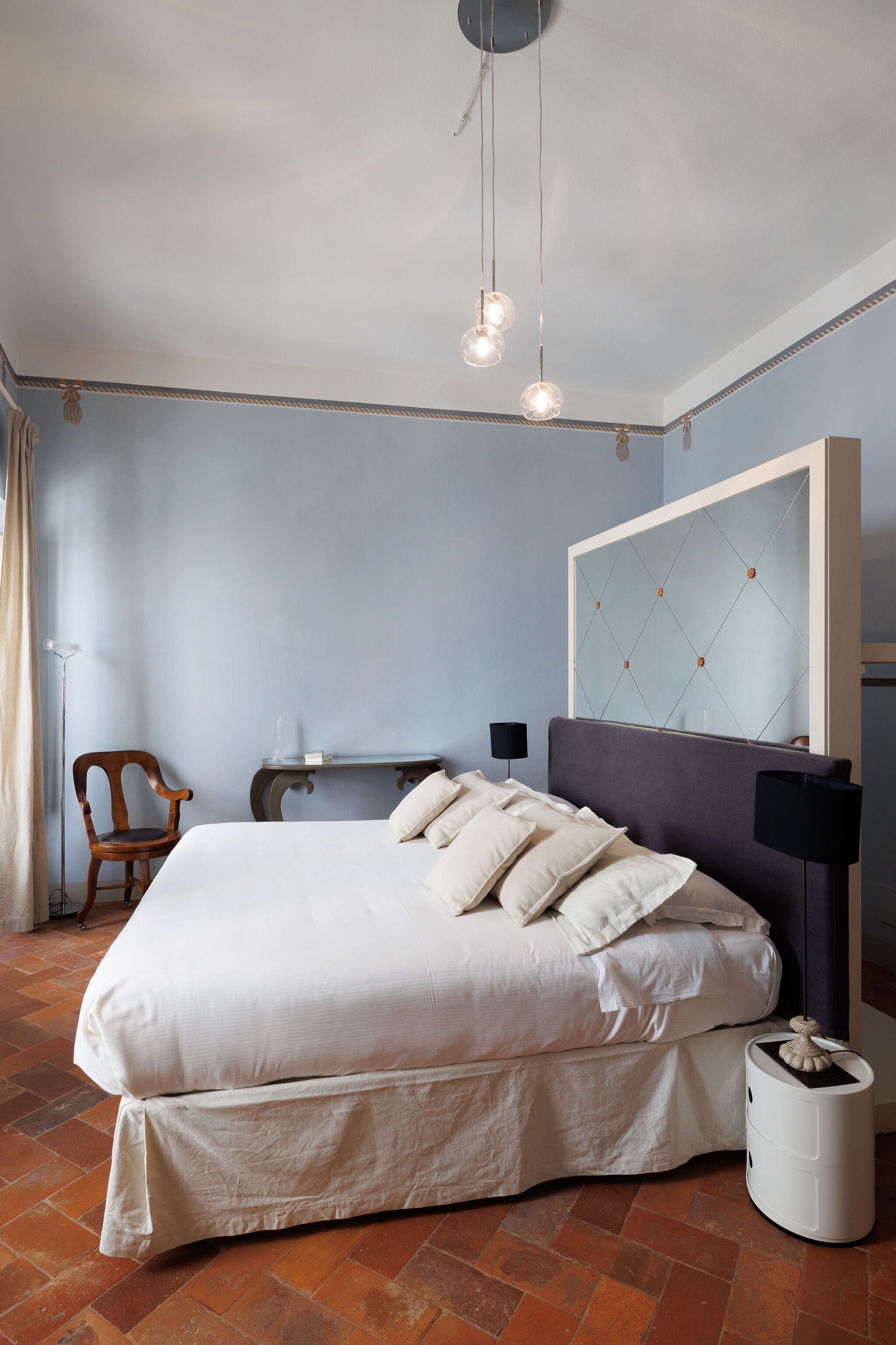 2 bedrooms, iron/ironing board, bed sheets