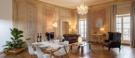 Appartement (2 Bedrooms) | Repas dans la chambre