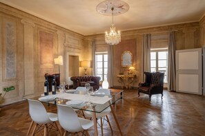In-room dining - Appartamento Reale (Cortona)
