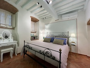 1 bedroom, iron/ironing board, bed sheets - Casa Del Borgo (Cortona)