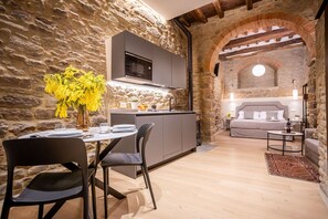 Apartment (1 Bedroom) | 1 bedroom, bed sheets - Maccari Suite (Cortona)