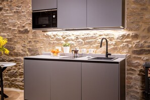 Apartment (1 Bedroom) | Private kitchen | Fridge, microwave, stovetop, dishwasher - Maccari Suite (Cortona)