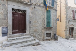 Front of property - La Terrazza Sulla Valle (Cortona)