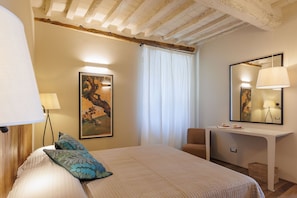 3 habitaciones, tabla de planchar con plancha y ropa de cama 
