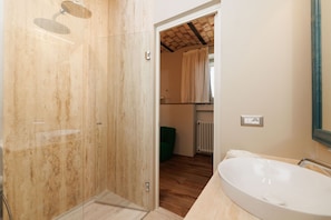 Shower, bidet, towels - Casa Novecento (Cortona)