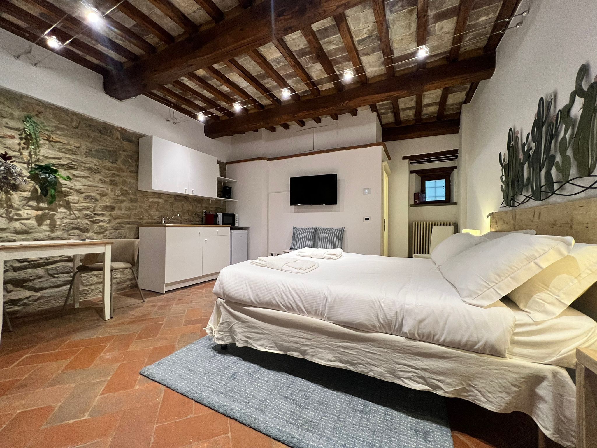 1 bedroom, bed sheets