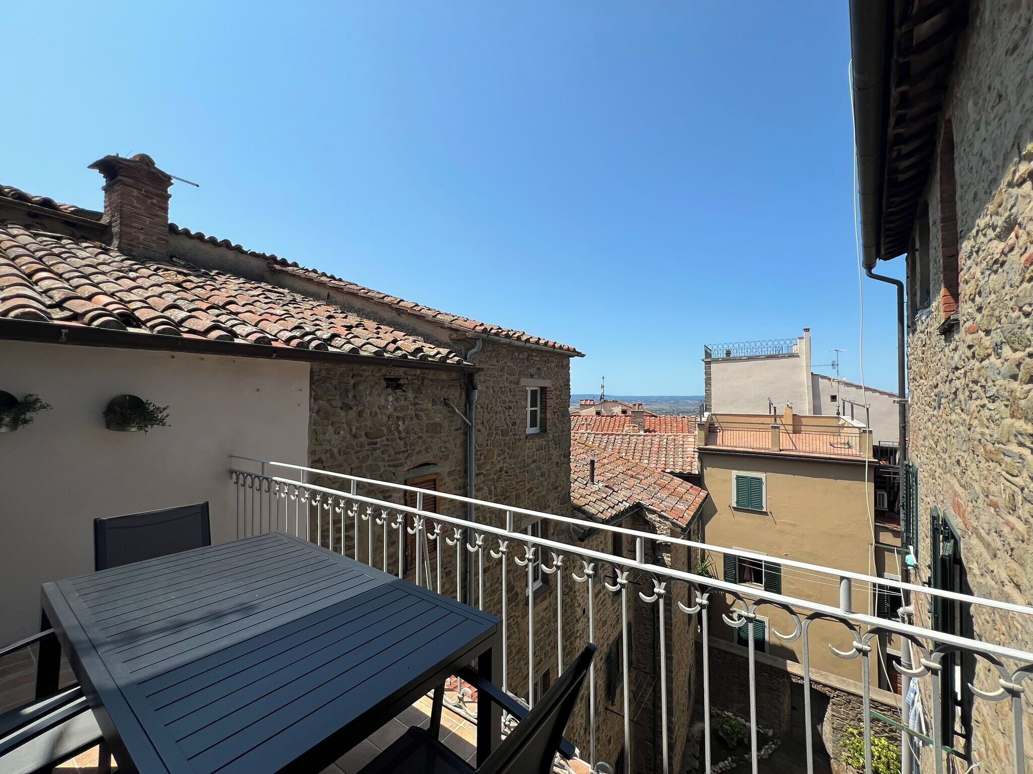 Apartment (2 Bedrooms) | Balcony