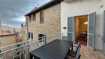 Apartment (2 Bedrooms) | Balcony