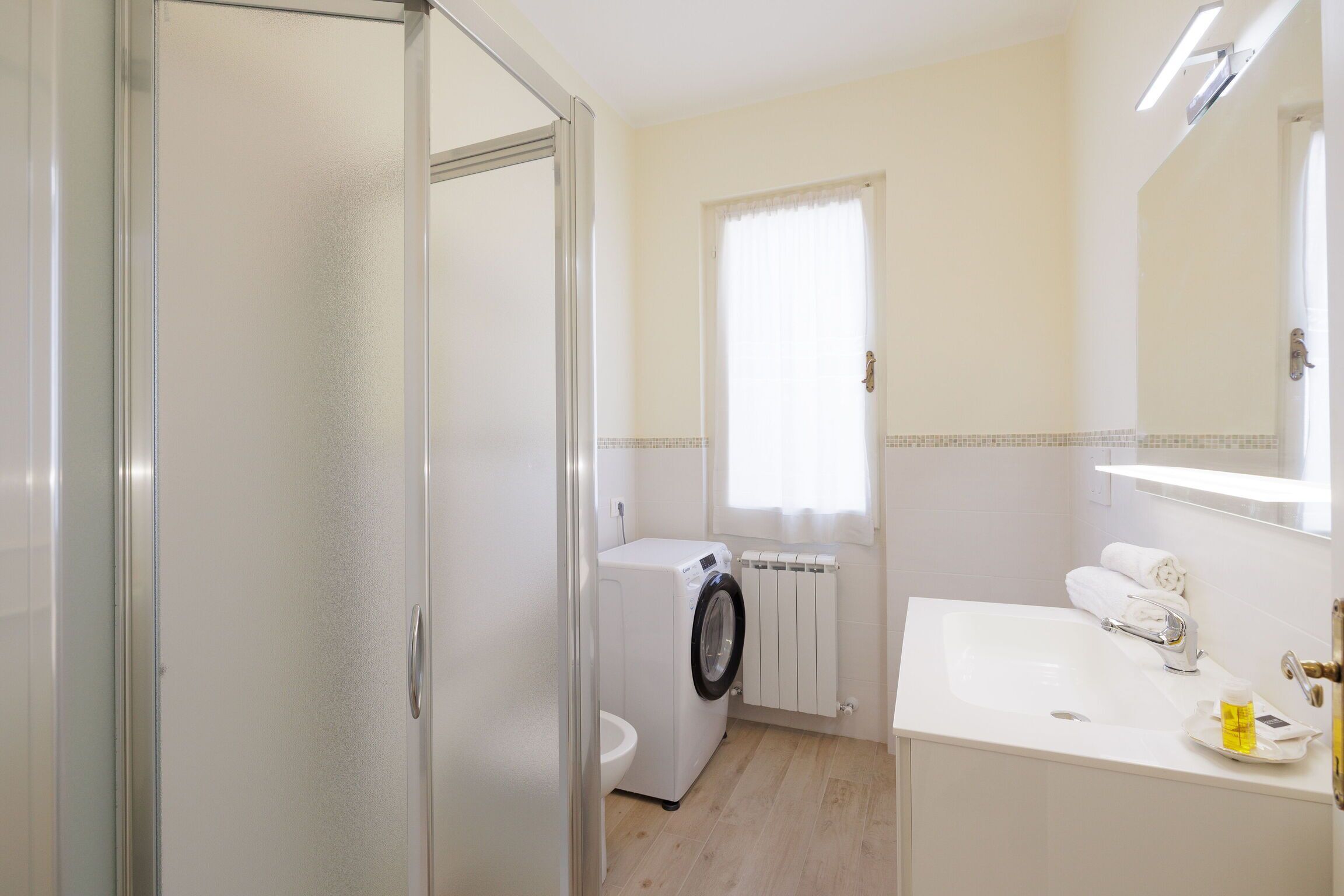Shower, bidet, towels