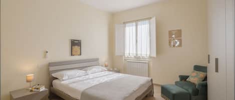 2 多间卧室、熨斗/熨衣板、床单