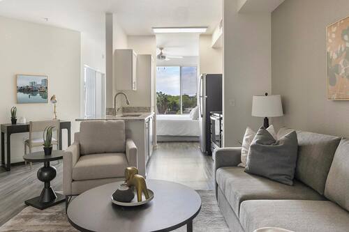 Estudio (0 Bedroom) | Zona de estar | Smart TV de 50 pulgadas con canales digitales