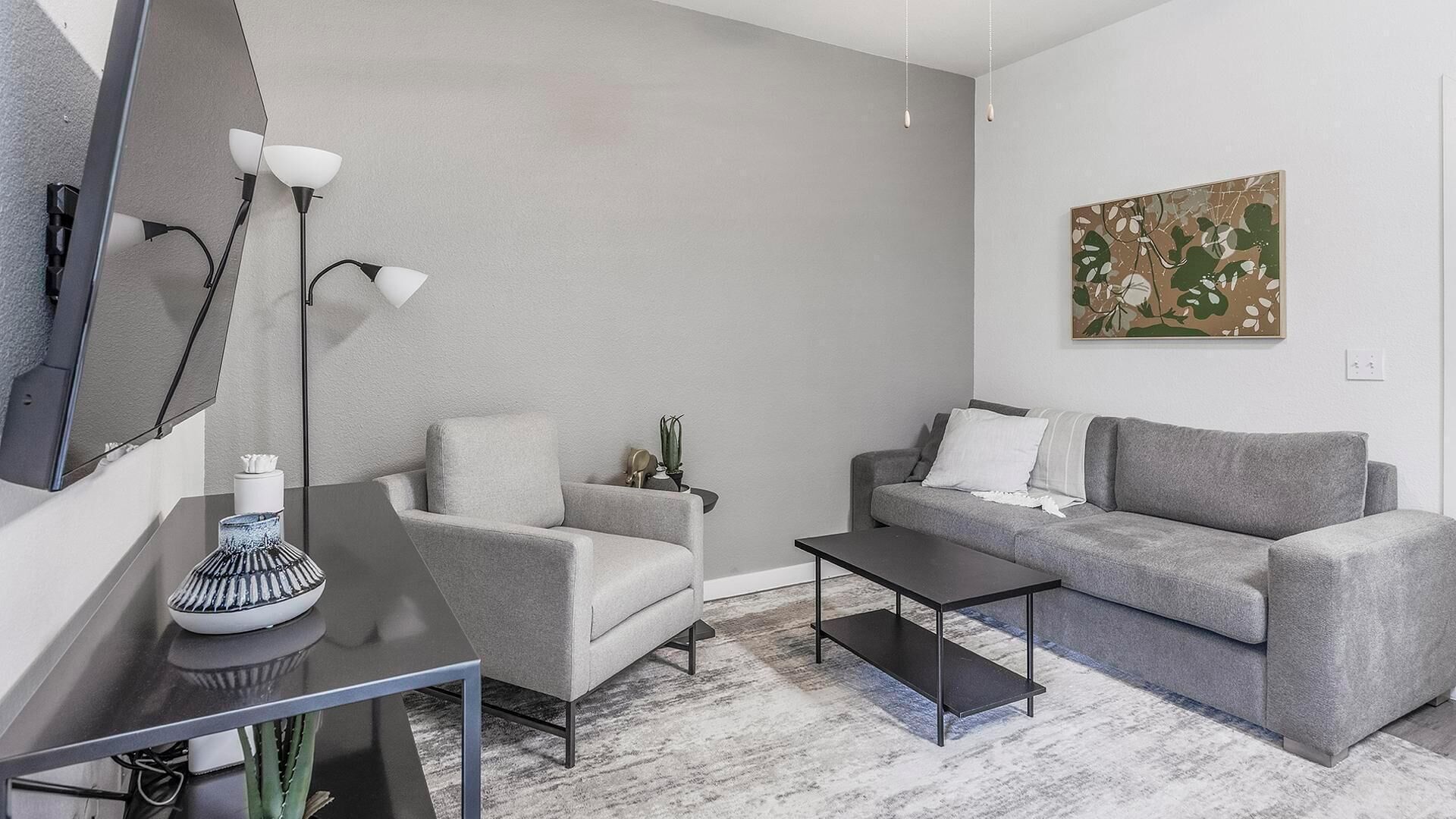 Lägenhet (2 Bedrooms) | Vardagsrum | 50-tums tv med digitalkanaler